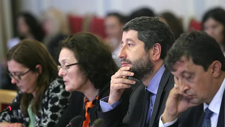 Президентът: Обикновено НС ремонтира конституцията