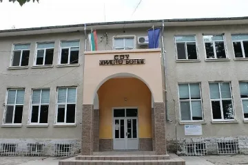 Плашили директора на училището в Сунгуларе, че ще му режат ухо