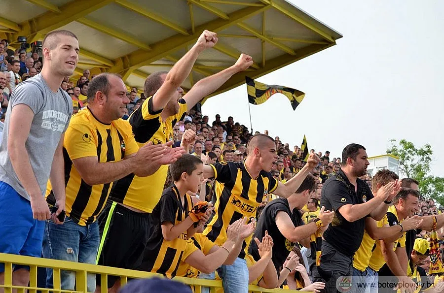 Нови шефове в "Ботев", завършват стадиона