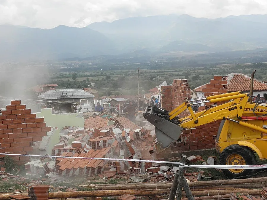 Ще продължи събарянето в „Кремиковци”, увериха ДНСК