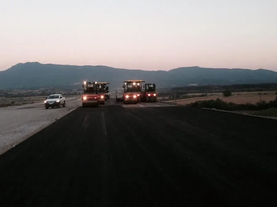 Асфалтираха 1/3 от Лот 4 на АМ „Струма”