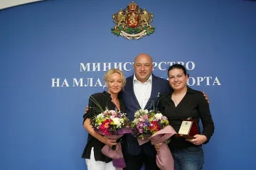 Кралев награди сребърната медалистка от Баку Антоанета Бонева
