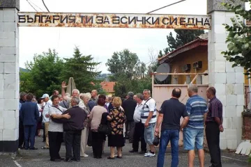 Военни се събраха на среща в поделението в Момчилград