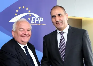 Цветанов води 30 кметове при Дол