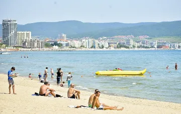 Хотелиери по морето чакат туристи от Тунис