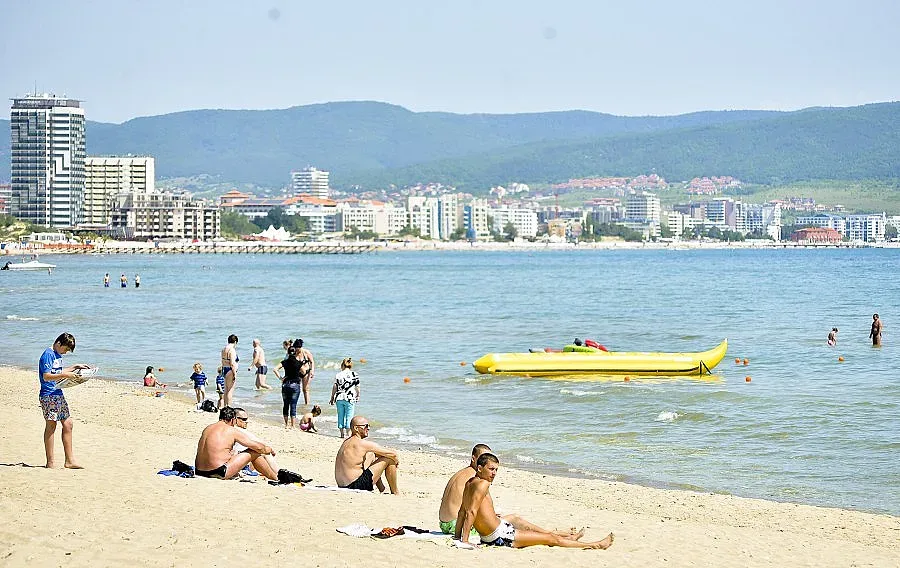 Хотелиери по морето чакат туристи от Тунис