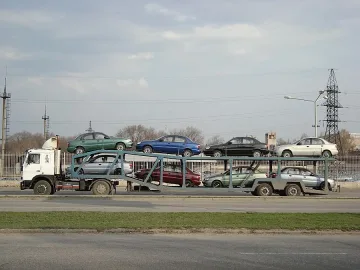 Автовоз катастрофира и разпиля коли по магистрала "Тракия"