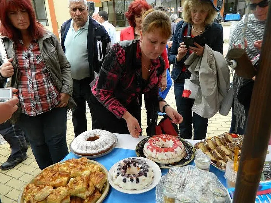 Мляко в 70-годишно  гърне с приз от Трън