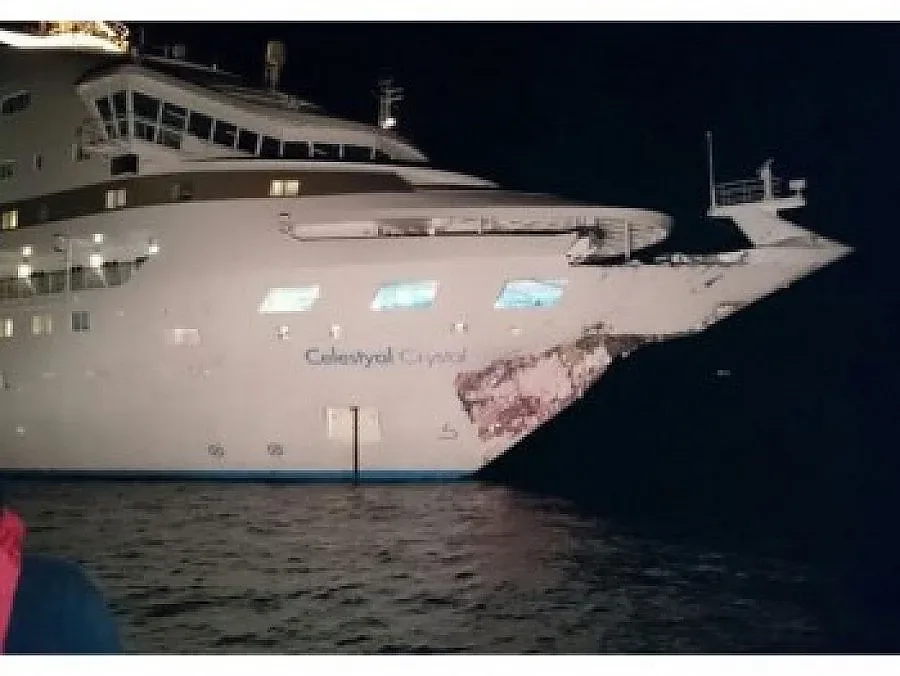 Круизен кораб и танкер се удариха в Дарданелите