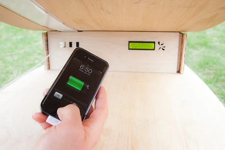 Търсят идеи за соларни пейки със зарядно за GSM