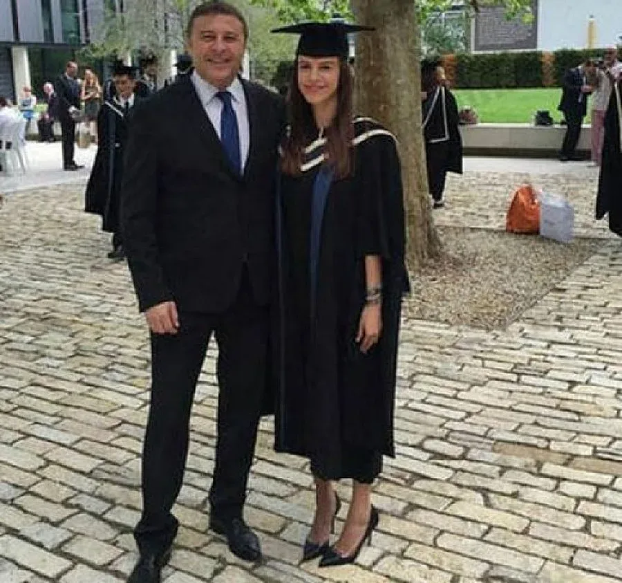 Кметска дъщеря стана отличничка в Оксфорд