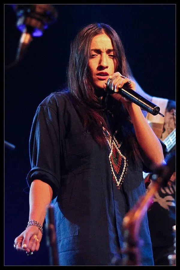 Инди Зара:  Когато пея, изгубвам контрол 