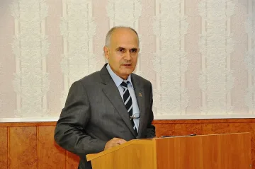 Адамов властваше като Сталин - с пари и страх
