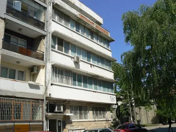 Данъчни продават офиси и склад