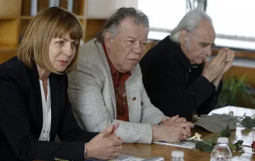 Фандъкова заведе ученици при академици