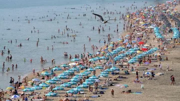 Перверзник снима голи деца на плажа в Бургас