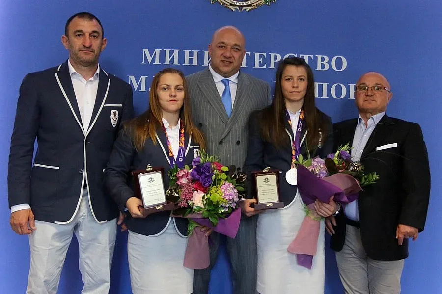 Кралев награди медалистките по самбо от Игрите в Баку 