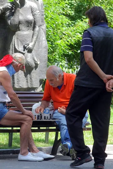 Хладно за сезона в петък 