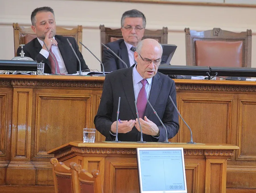 КЕВР се опъна за тока, бизнесът на протест