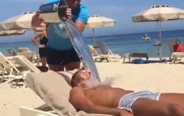 Касано стресна авер с кофа вода