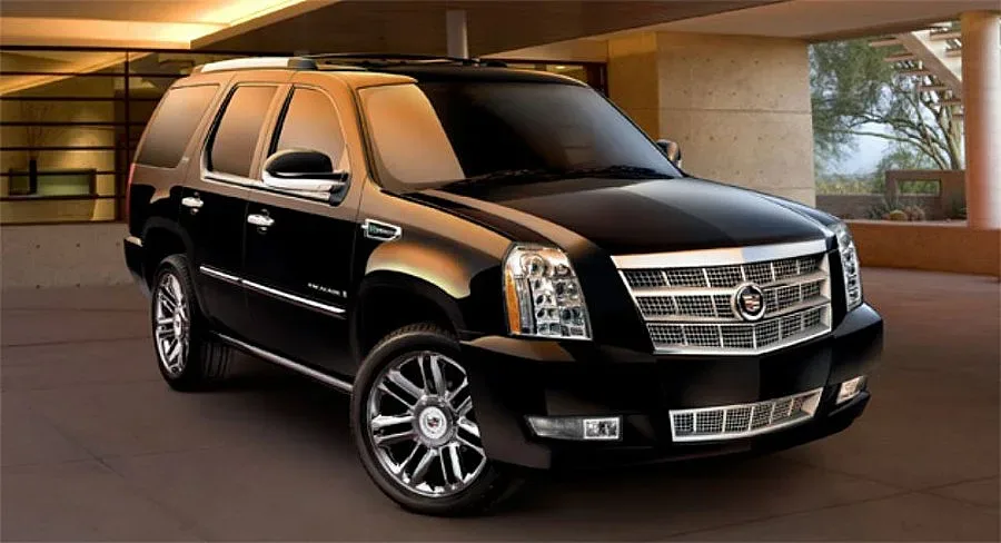 Рапър се облизва по колата на Бербо