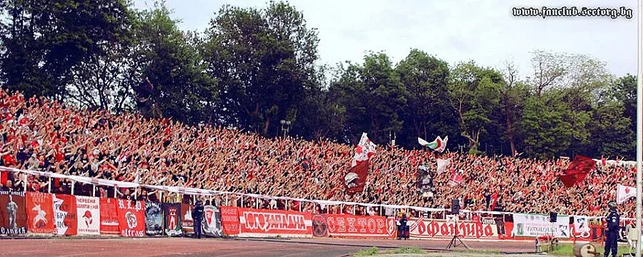 Фенове на ЦСКА задават въпроси на Васил Божков