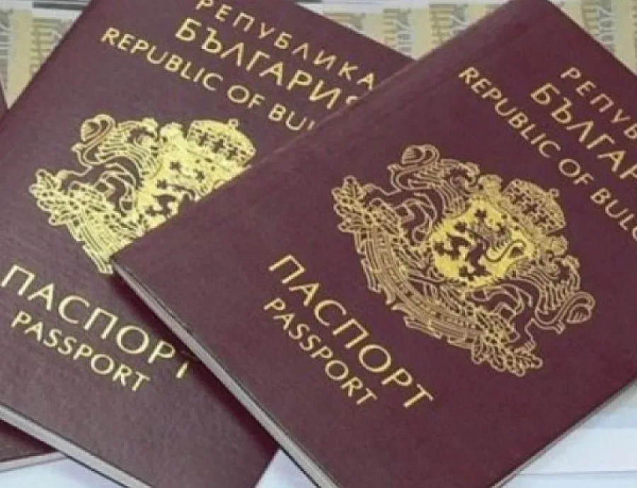Спипаха група за издаване на фалшиви паспорти на бежанци