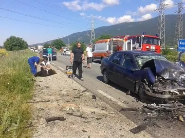 Двама души загинаха при верижна катастрофа