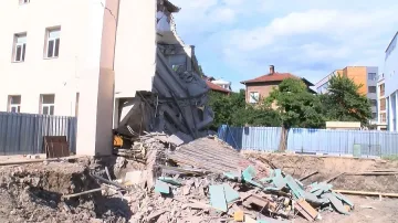 Обезопасиха мястото  на падналата стена в казанлъшката гимназия