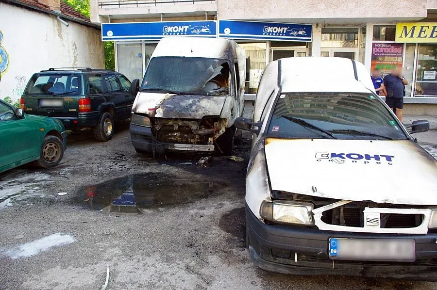 Огнен атентат срещу куриери в Ботевград