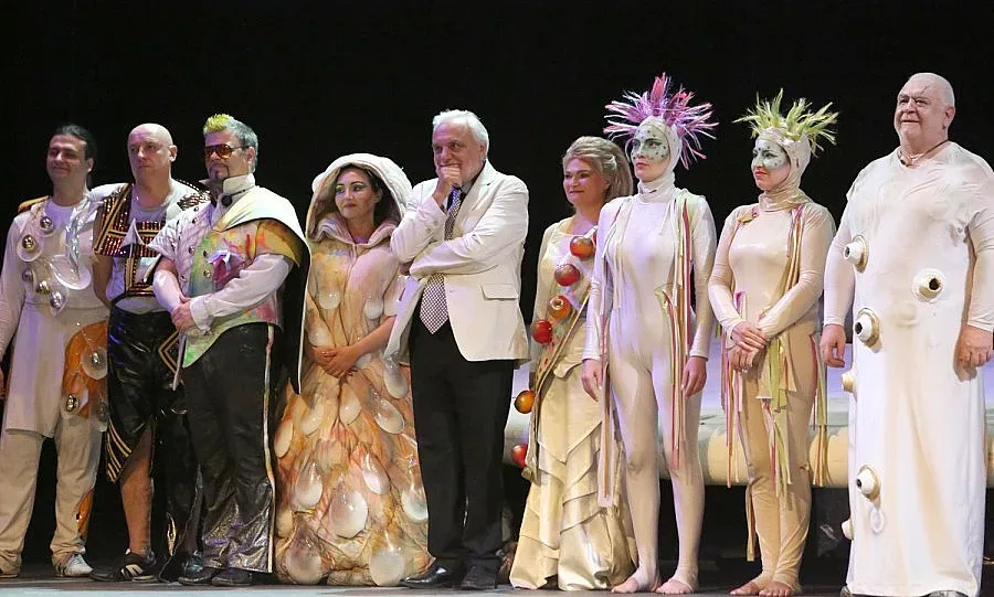 Закуска на тревата пред "Сфумато"