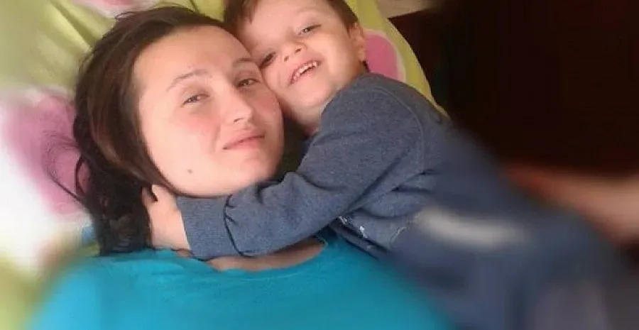 Търсят 21 хил. евро за парализирана майка