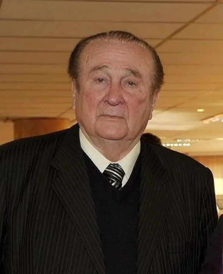 Шеф глезел секретарка с пачки на ФИФА