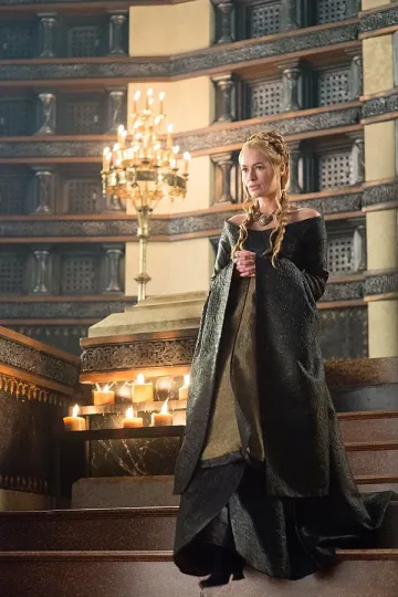 Дубльорка играе голата Лина Хийди 