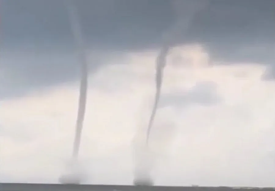 Две торнада се срещнаха край Измир (ВИДЕО)