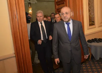 Дончев: Правителството е против поскъпването на тока