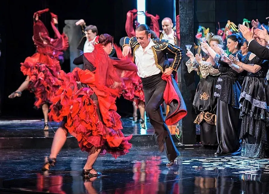 Премиерата на „Травиата” събра над 700 души