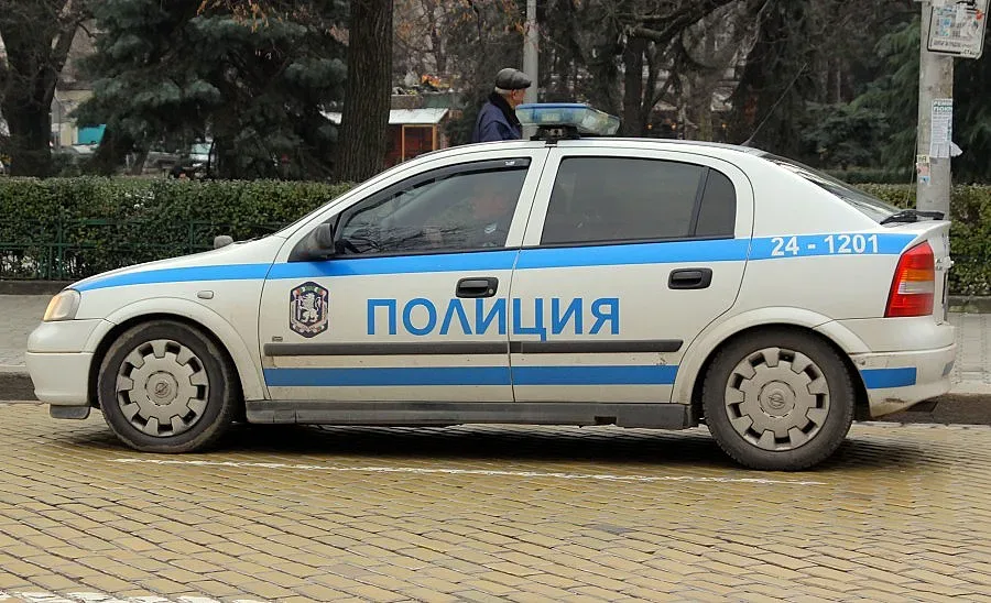 Баща и двамата му сина пострадаха при сбиване