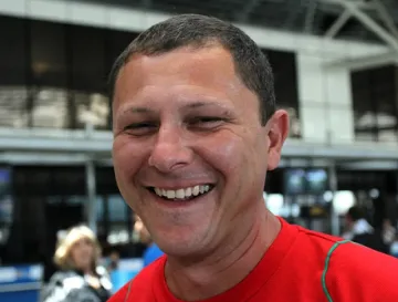 Родният Робин Худ застава срещу холандец