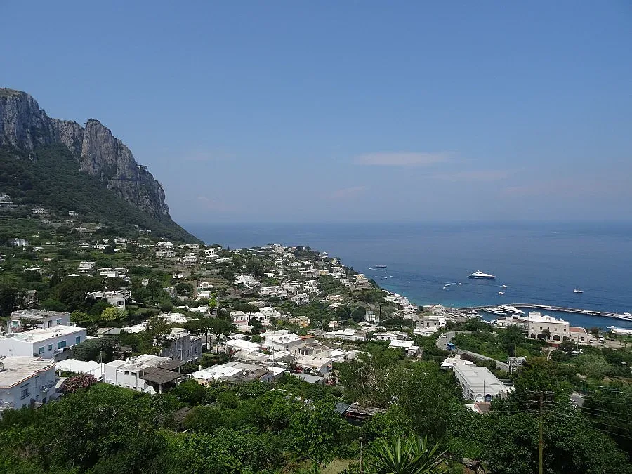 Бая Домиция пази дюните си