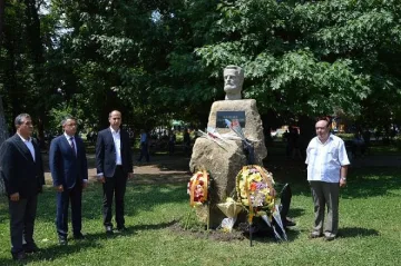 Паметникът на Георги Георгиев акостира в центъра на Кърджали