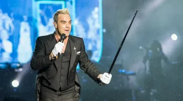 Роби ни почва с Let Me Entertain you 