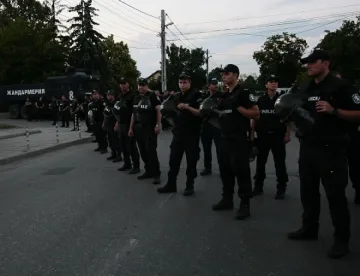 Жива верига от полицаи спря протестиращи в "Орландовци"