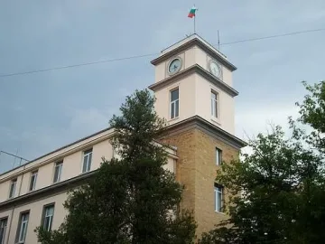 “БМВ” се запали по време на движение в Кърджали 