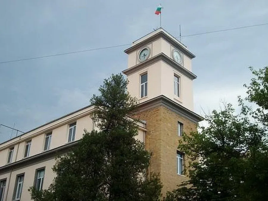 “БМВ” се запали по време на движение в Кърджали 