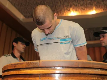 Младежът, намушкал двама в автобус: Разкайвам се!