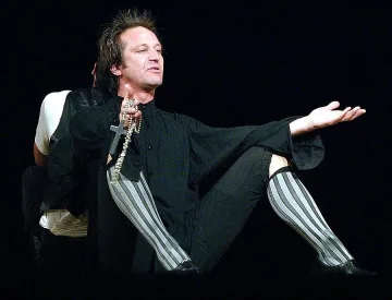 Леонид Йовчев играе Гео Милев,  Деян Донков - цар Борил  