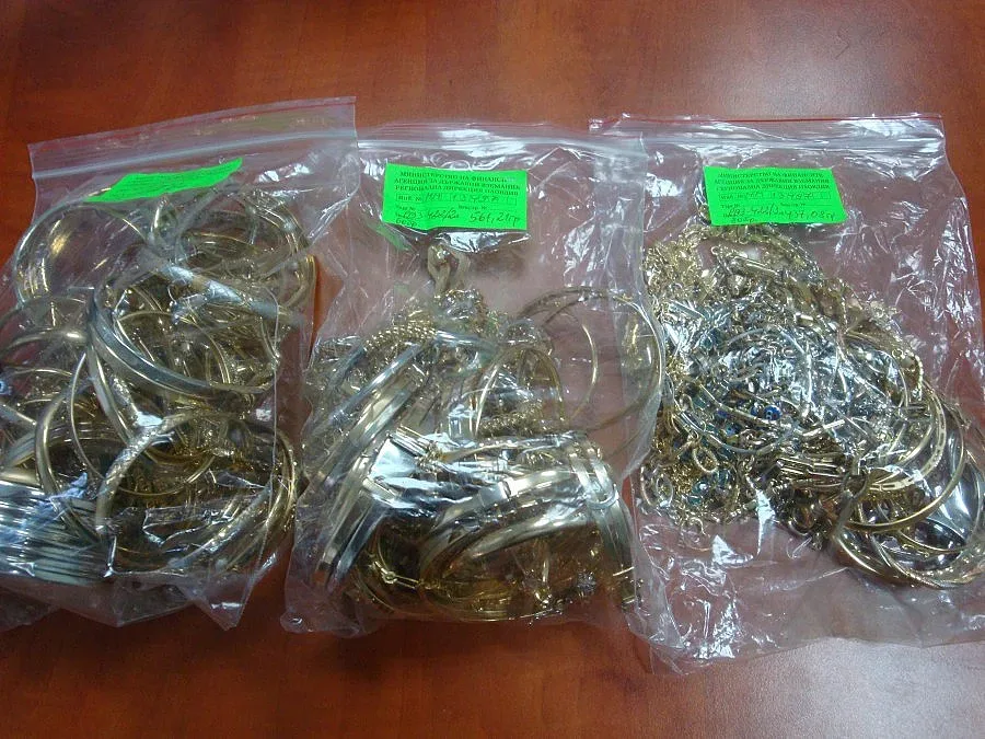 Спипаха жена със злато за 10 бона в сутиена