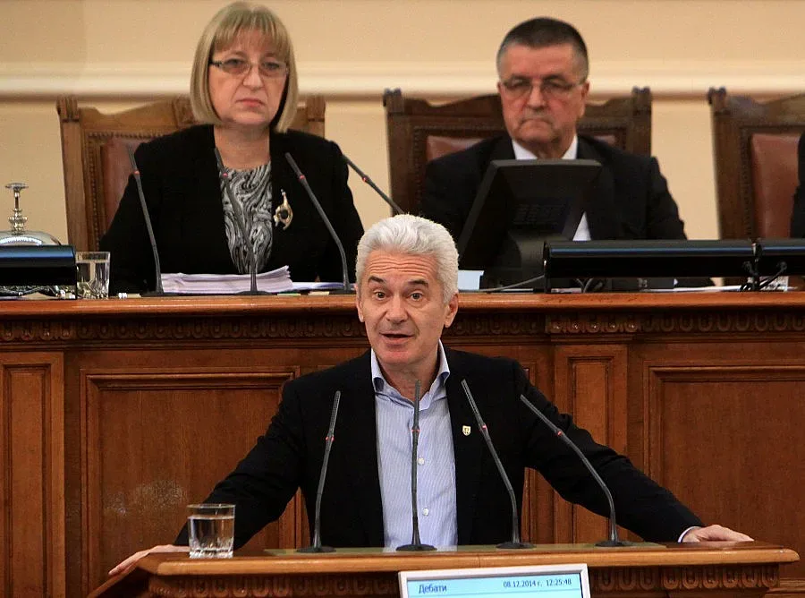 "Атака" поиска главни редактори и социолози да декларират доходи като политици