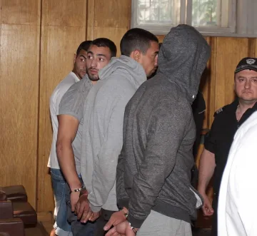 В "Орландовци" всички са въоръжени